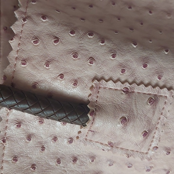 Faux ostrich vegan leather tote bag - Picture 2 of 6